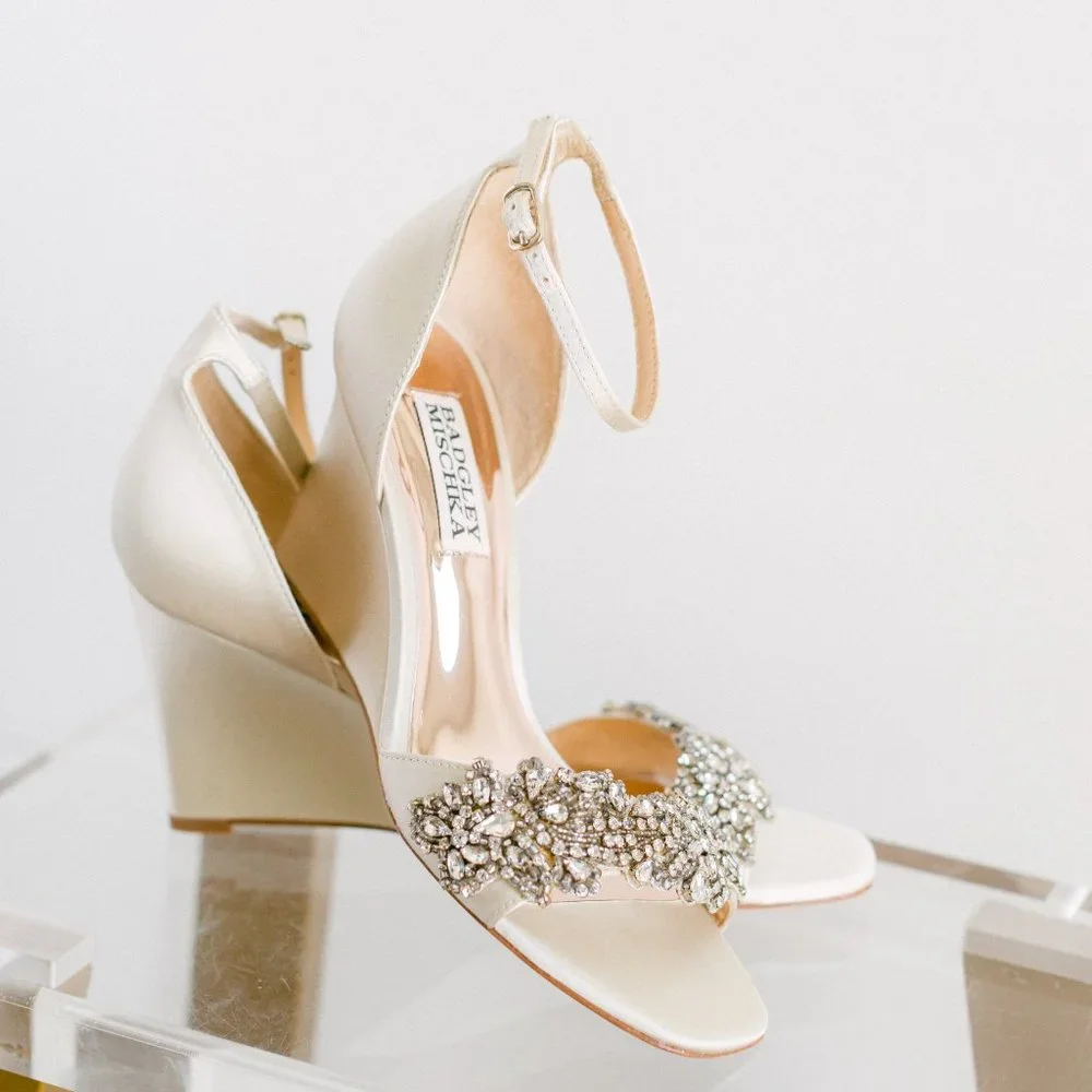 Badgley Mischka Ivory Ankle Strap Heels Women's 5.5 Wedge Aliyah - Picture 3 of 13